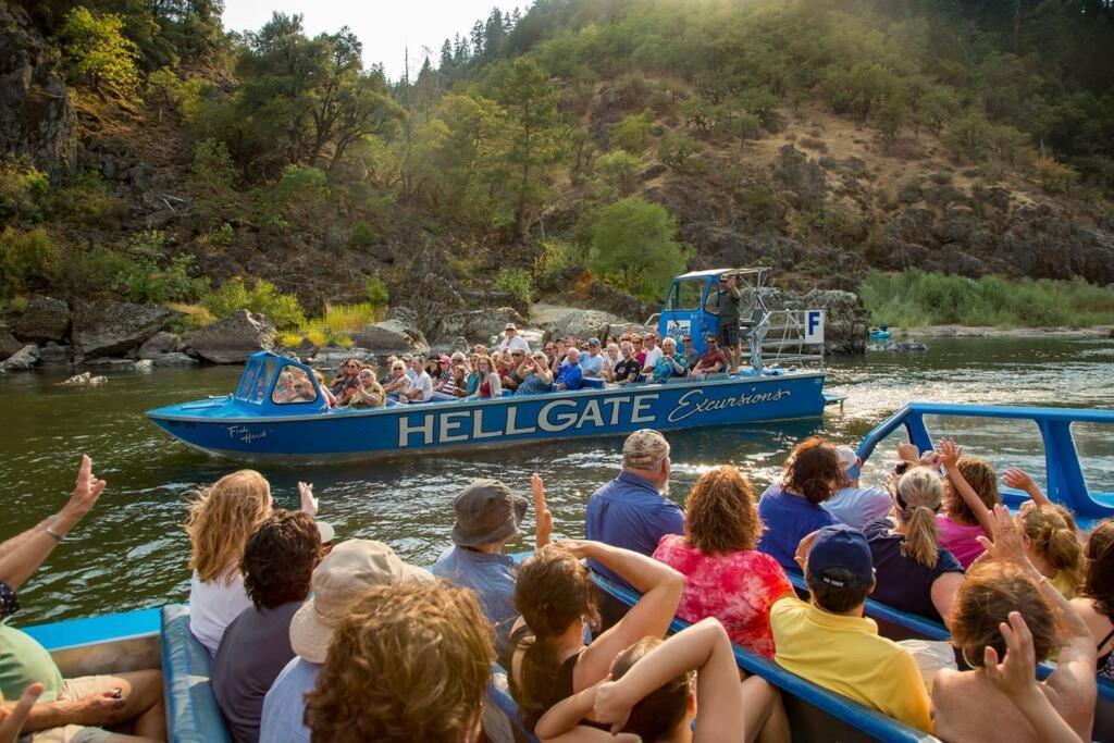 Riverside 2 * Grants Pass